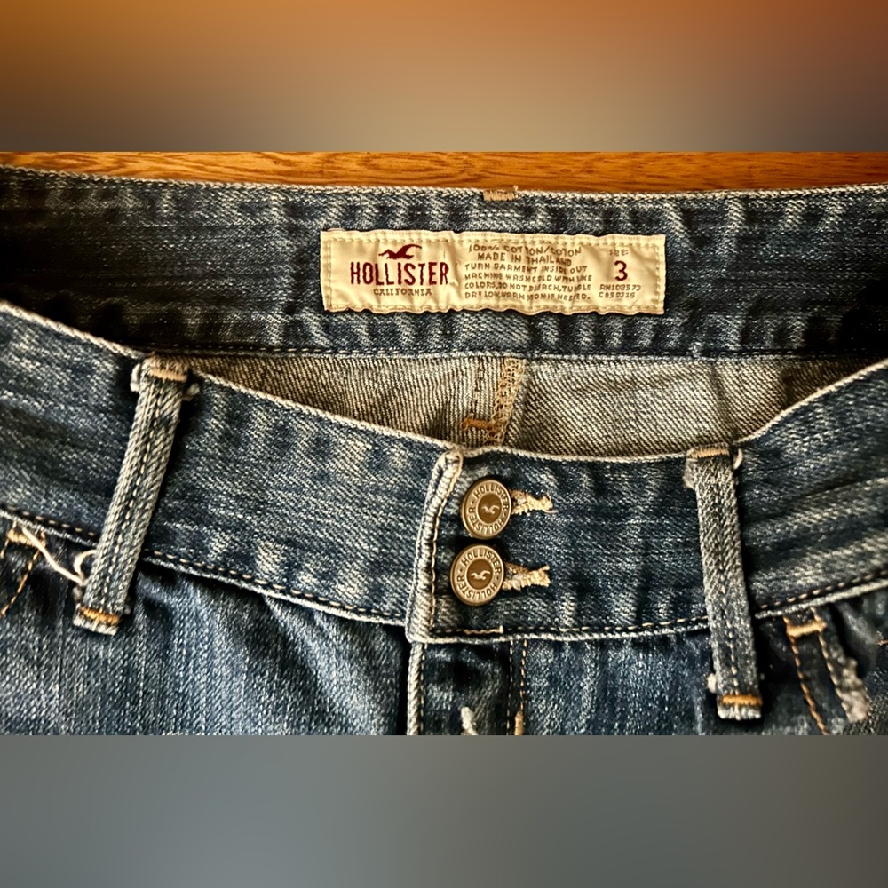 Hollister Co distressed denim mini skirt frayed raw hem, two-button closure, sz3 - Picture 2 of 5